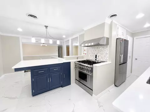 Kitchen - 2612 Amsterdam Rd, Villa Hills, KY 41017 photo 3 of 5