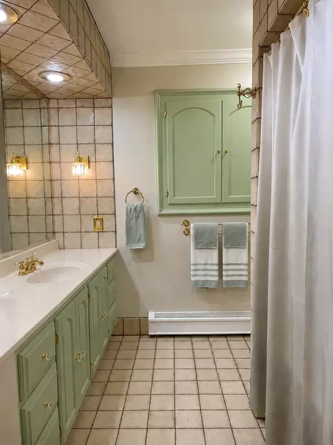 Bath - 2612 Amsterdam Rd, Villa Hills, KY 41017 photo 3 of 8
