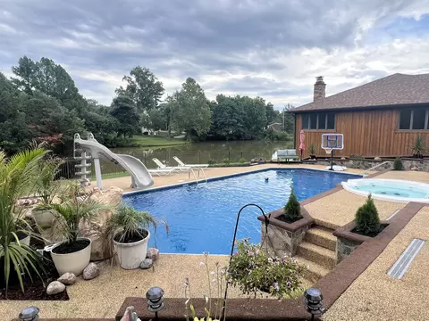 Exterior - 2612 Amsterdam Rd, Villa Hills, KY 41017 photo 10 of 10