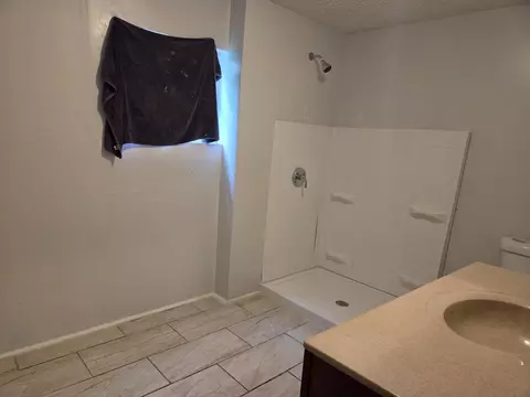 Bath - 353 Bond St, Covington, KY 41016 photo 2 of 2