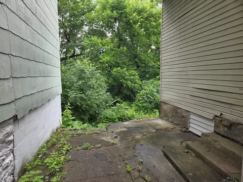Exterior - 353 Bond St, Covington, KY 41016 photo 5 of 7
