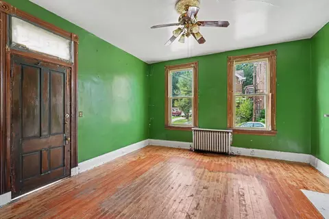 Living - 322 E 17th St, Covington, KY 41014 photo 3 of 4