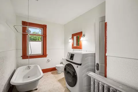 Bath - 322 E 17th St, Covington, KY 41014 photo 1 of 1