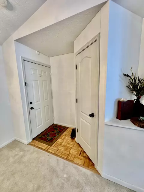 Entry Way - 2276 Edenderry Dr #300, Crescent Springs, KY 41017 photo 2 of 2