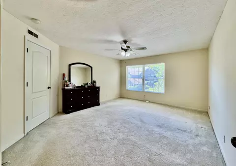 Bedroom - 2276 Edenderry Dr #300, Crescent Springs, KY 41017 photo 2 of 2