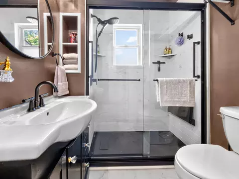 Bath - 3201 Mabel Ave, Covington, KY 41015 photo 2 of 4