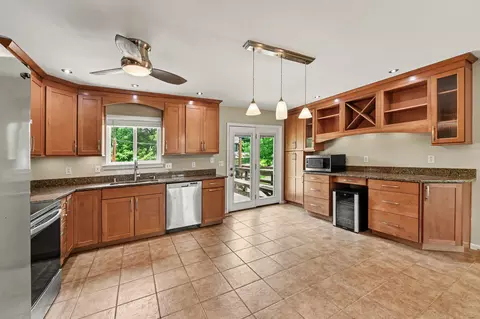 Kitchen - 2008 Gribble Dr, Covington, KY 41017 photo 2 of 5