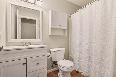 Bath - 2008 Gribble Dr, Covington, KY 41017 photo 3 of 3
