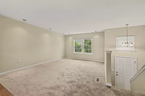 Living - 2008 Gribble Dr, Covington, KY 41017 photo 2 of 4
