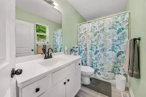 Bath - 476 Eagle Creek Dr, Dry Ridge, KY 41035 photo 1 of 3