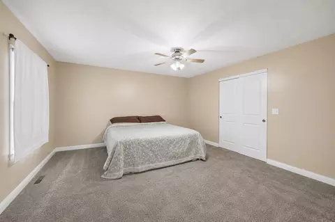 Bedroom - 476 Eagle Creek Dr, Dry Ridge, KY 41035 photo 2 of 8