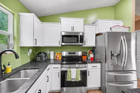 Kitchen - 476 Eagle Creek Dr, Dry Ridge, KY 41035 photo 3 of 3