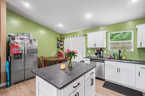 Kitchen - 476 Eagle Creek Dr, Dry Ridge, KY 41035 photo 2 of 3