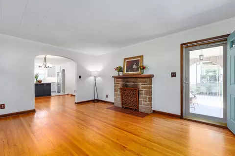Living - 90 Arcadia Ave, Lakeside Park, KY 41017 photo 2 of 3