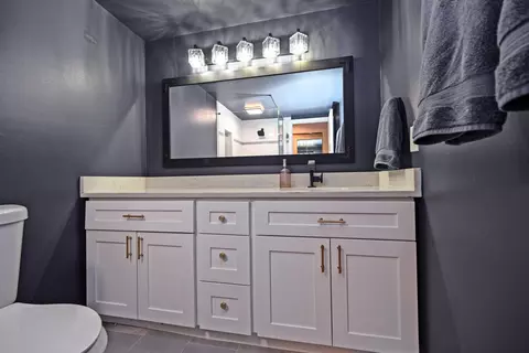 Bath - 210 E 2nd St #B, Covington, KY 41011 photo 3 of 5