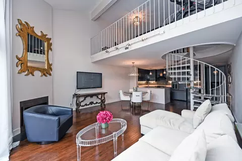 Living - 210 E 2nd St #B, Covington, KY 41011 photo 4 of 7