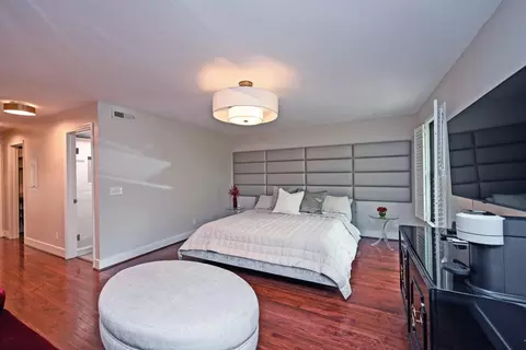 Bedroom - 210 E 2nd St #B, Covington, KY 41011 photo 2 of 3