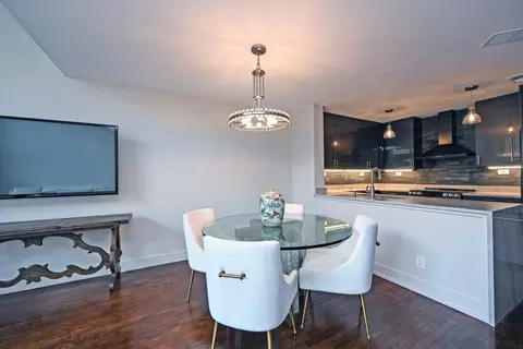 Dining - 210 E 2nd St #B, Covington, KY 41011 photo 2 of 3