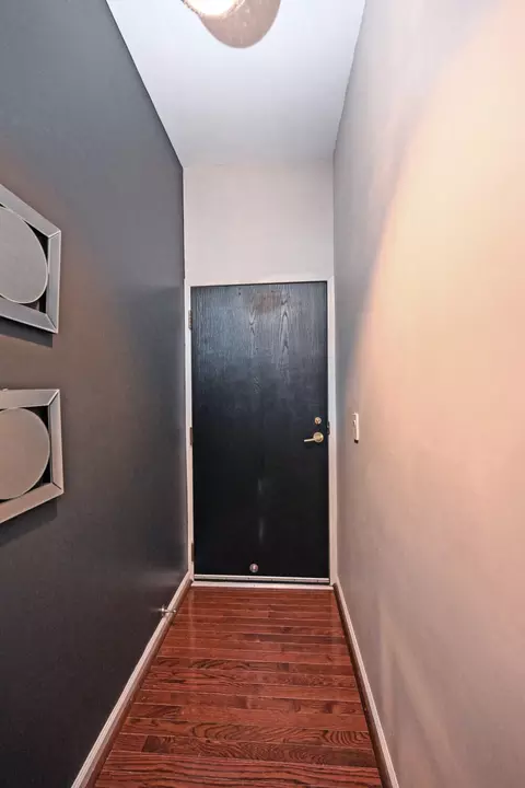 Entry Way - 210 E 2nd St #B, Covington, KY 41011 photo 2 of 3