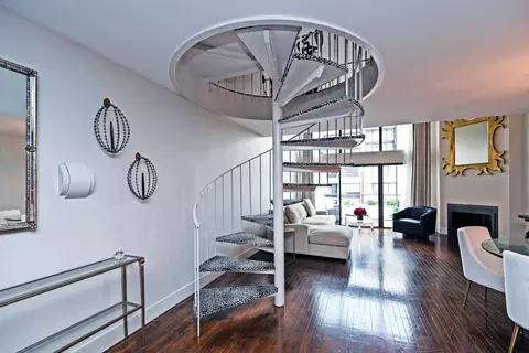 Living - 210 E 2nd St #B, Covington, KY 41011 photo 7 of 7