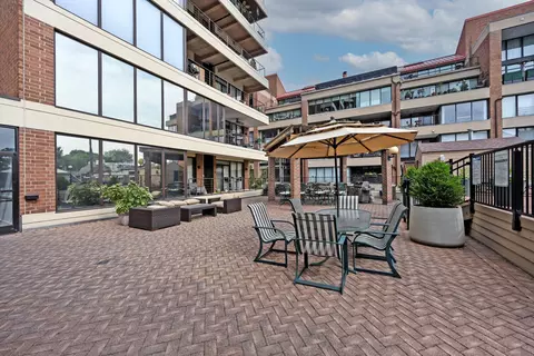 Exterior - 210 E 2nd St #B, Covington, KY 41011 photo 8 of 10