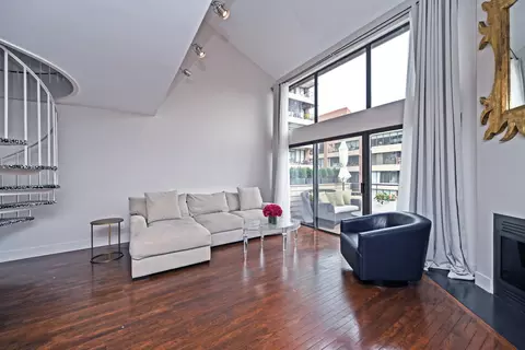 Living - 210 E 2nd St #B, Covington, KY 41011 photo 1 of 7