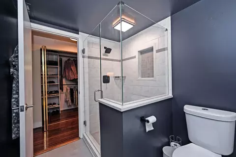 Bath - 210 E 2nd St #B, Covington, KY 41011 photo 4 of 5
