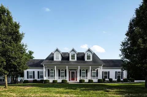 920 Juniper Dr, Maysville, KY 41056