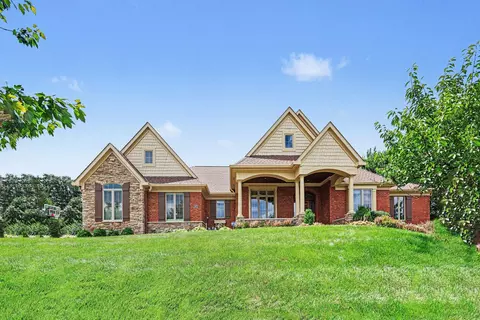931 Squire Oaks Dr, Villa Hills, KY 41017