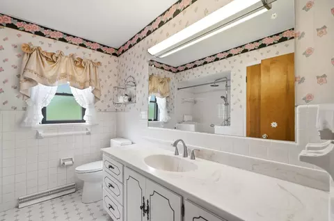 Bath - 3036 Vincent Ct, Edgewood, KY 41017 photo 3 of 6