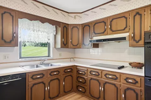 Kitchen - 3036 Vincent Ct, Edgewood, KY 41017 photo 2 of 3