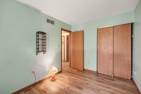 Bedroom - 19 Valeside Dr, Covington, KY 41017 photo 4 of 12