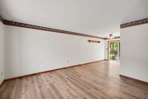 Living - 19 Valeside Dr, Covington, KY 41017 photo 4 of 4