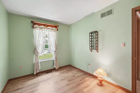Bedroom - 19 Valeside Dr, Covington, KY 41017 photo 1 of 12