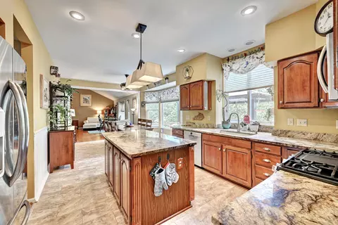 Kitchen - 564 Columbine Ct, Edgewood, KY 41017 photo 2 of 3