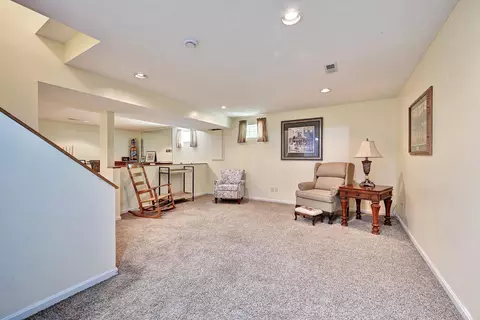 Living - 564 Columbine Ct, Edgewood, KY 41017 photo 4 of 4