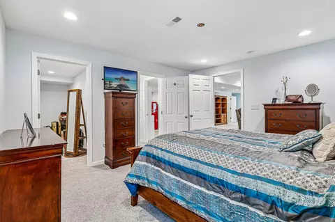 Bedroom - 10494 Fairbourne Dr, Latonia Lakes, KY 41015 photo 7 of 7
