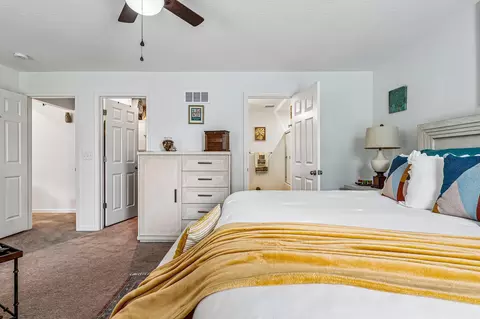 Bedroom - 10494 Fairbourne Dr, Latonia Lakes, KY 41015 photo 2 of 7