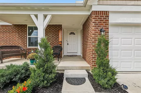 Exterior - 10494 Fairbourne Dr, Latonia Lakes, KY 41015 photo 4 of 6
