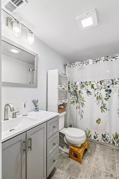 Bath - 10494 Fairbourne Dr, Latonia Lakes, KY 41015 photo 5 of 5