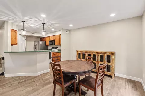 Dining - 2250 Devlin Pl #104, Crescent Springs, KY 41017 photo 3 of 3