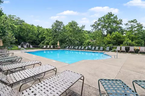 Exterior - 2250 Devlin Pl #104, Crescent Springs, KY 41017 photo 5 of 7