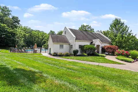Exterior - 2250 Devlin Pl #104, Crescent Springs, KY 41017 photo 7 of 7