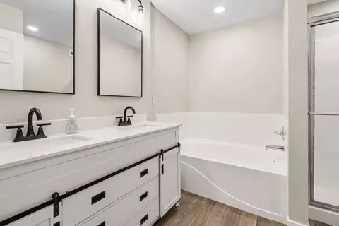 Bath - 2250 Devlin Pl #104, Crescent Springs, KY 41017 photo 1 of 3