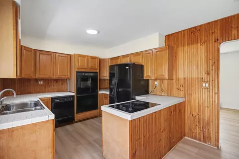 Kitchen - 1982 Warren Ave, Fort Mitchell, KY 41017 photo 2 of 4