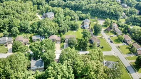 View/Area - 2064 Periwinkle Ct, Crescent Springs, KY 41017 photo 1 of 9