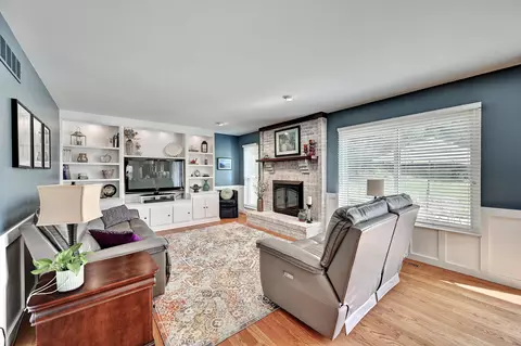 Living - 2064 Periwinkle Ct, Crescent Springs, KY 41017 photo 1 of 1