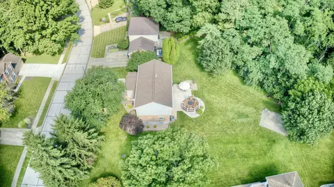 View/Area - 2064 Periwinkle Ct, Crescent Springs, KY 41017 photo 6 of 9