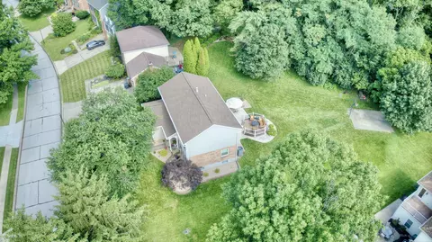 View/Area - 2064 Periwinkle Ct, Crescent Springs, KY 41017 photo 5 of 9