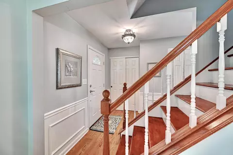 Entry Way - 2064 Periwinkle Ct, Crescent Springs, KY 41017 photo 2 of 3